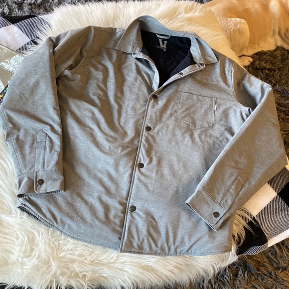 Vuori Mens Polos and Button-Downs
Atlas Jacket Heather Grey - Picture 3 of 7